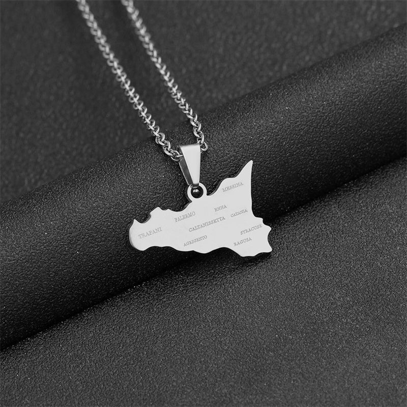 L’Île d’Amour Necklace